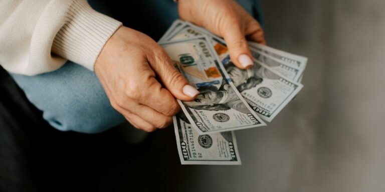 Dollar on Track for Biggest Annual Drop Since 2017