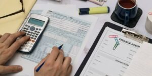 Private Credit Stress Signals Higher Defaults and Liquidity Risks