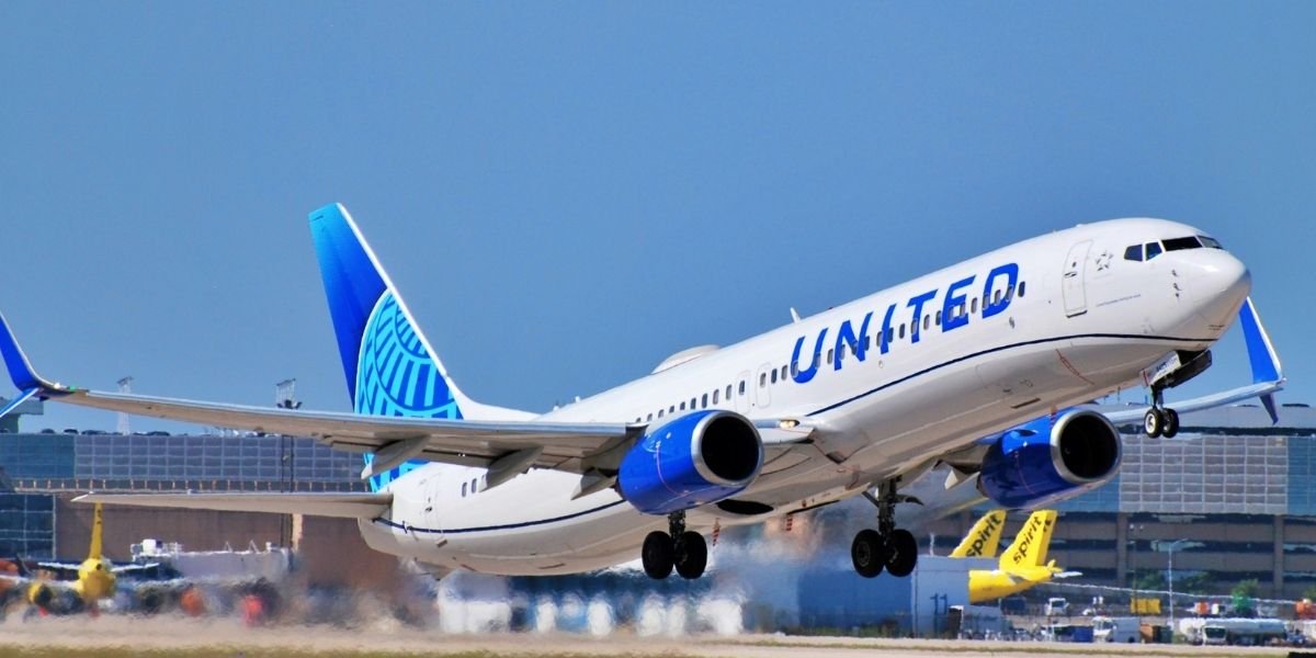 Regulatory and Market Risks of United–American Airlines Proposed Merger