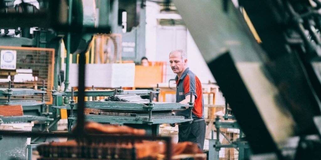 US Factory Output Grows as Manufacturing Jobs Decline