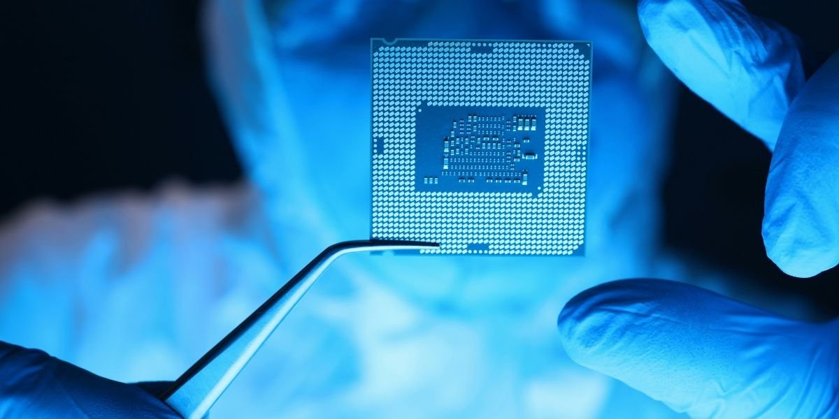 Apple and Broadcom Push U.S. Chip Sourcing Into Spotlight