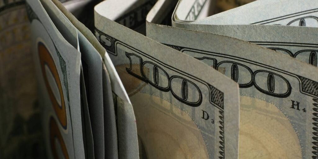 US Federal Deficit Nears $1.4 Trillion as Interest Costs Hit Record High