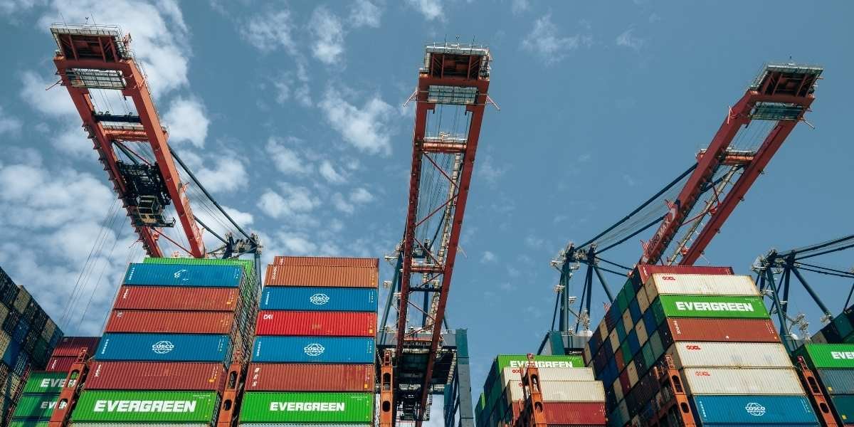 China Export Growth Accelerates as U.S. Shipments Rise